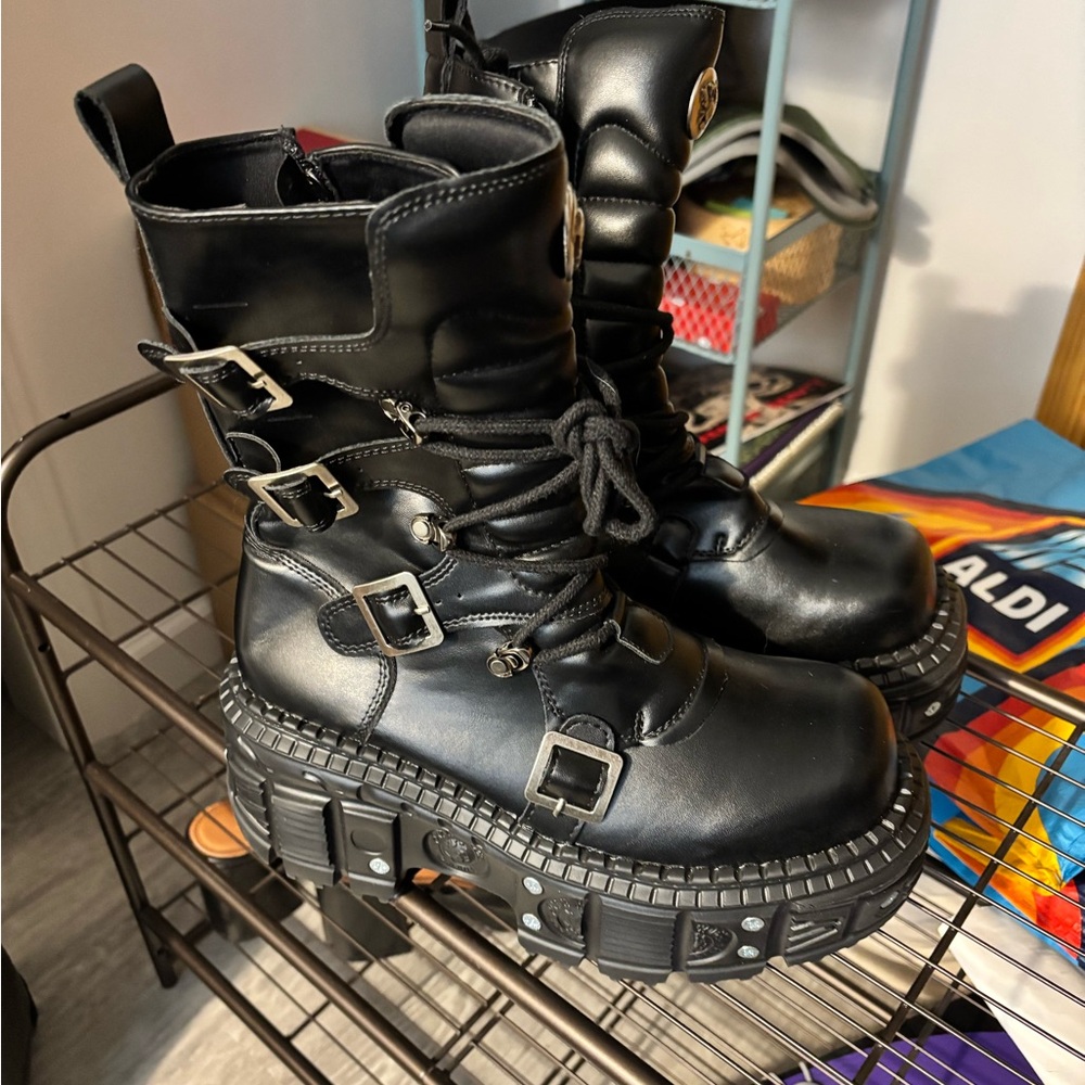 Black Leather Buckle Boots